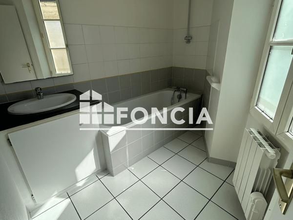 Location Appartement 2 pièces 40.08 m² - 3 RUE DE LA COMEDIE Niort 79000