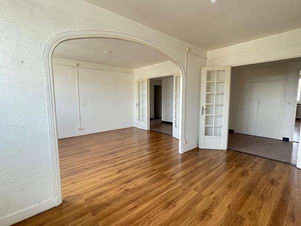 Appartement  lumineux 5 pièce(s) 112 m2  hyper centre de Verneuil