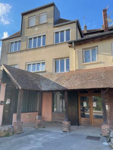 Appartement  lumineux 5 pièce(s) 112 m2  hyper centre de Verneuil