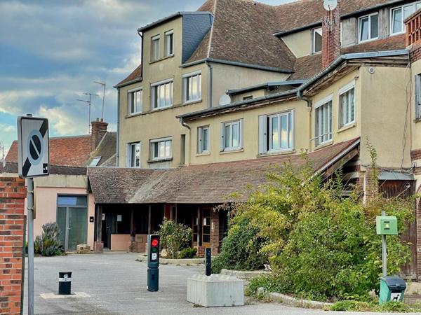 Appartement  lumineux 5 pièce(s) 112 m2  hyper centre de Verneuil