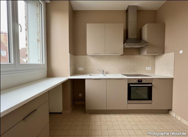 Appartement  lumineux 5 pièce(s) 112 m2  hyper centre de Verneuil