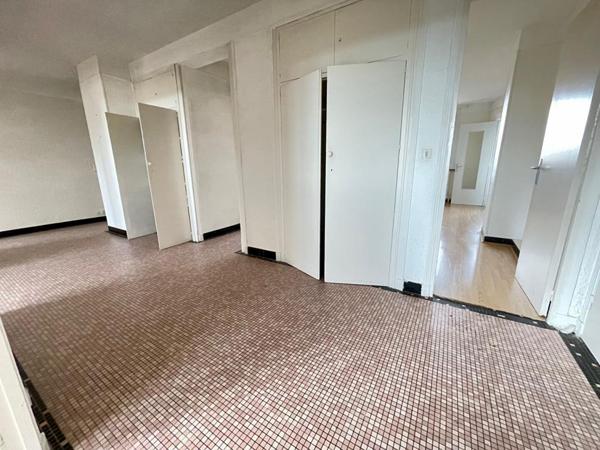 Appartement  lumineux 5 pièce(s) 112 m2  hyper centre de Verneuil