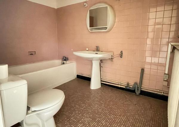 Appartement  lumineux 5 pièce(s) 112 m2  hyper centre de Verneuil