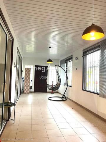 Maison à MATOURY, 97351 - 5 pièces 130m²