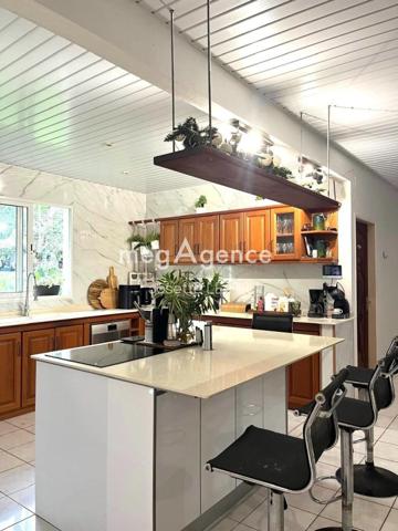 Maison à MATOURY, 97351 - 5 pièces 130m²