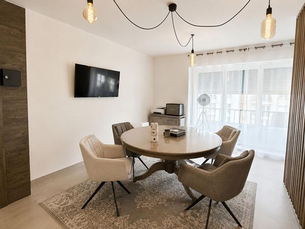 ENSEMBLE IMMOBILIER MEUBLÉ DE PLUS DE 135 M² AVEC GARAGE