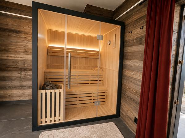 ENSEMBLE IMMOBILIER MEUBLÉ DE PLUS DE 135 M² AVEC GARAGE