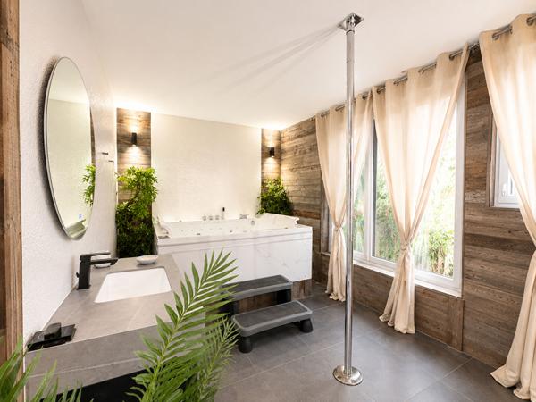 ENSEMBLE IMMOBILIER MEUBLÉ DE PLUS DE 135 M² AVEC GARAGE