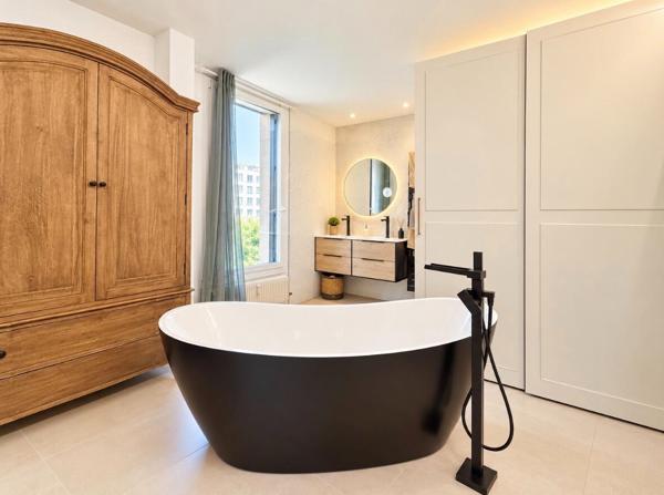 ENSEMBLE IMMOBILIER MEUBLÉ DE PLUS DE 135 M² AVEC GARAGE