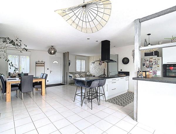 Maison familiale en plein bourg de Soucelles (Rives du Loir en Anjou)