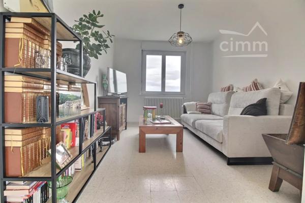 📍 EXCLUSIVITÉ – Appartement T3 rénové avec vue imprenable sur le Pilat à Roussillon 38 avec une cave et un garage.