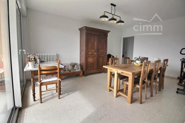 📍 EXCLUSIVITÉ – Appartement T3 rénové avec vue imprenable sur le Pilat à Roussillon 38 avec une cave et un garage.