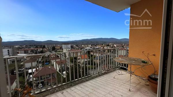 📍 EXCLUSIVITÉ – Appartement T3 rénové avec vue imprenable sur le Pilat à Roussillon 38 avec une cave et un garage.