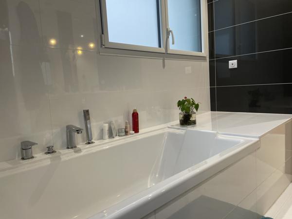 Orvault (44700) Orvault - limitrophe Sautron Villa 6 pièces de plain-pied, piscine et jardin clos