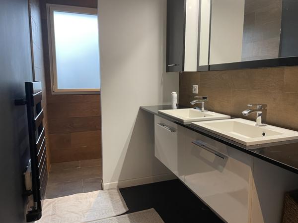 Orvault (44700) Orvault - limitrophe Sautron Villa 6 pièces de plain-pied, piscine et jardin clos