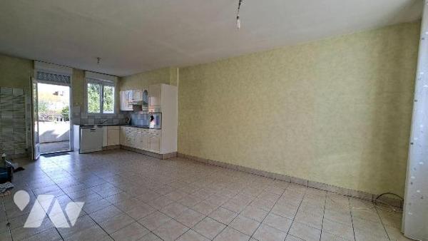 Maison familiale avec jardin et garage dans un quartier calme et agréable de Cholet, cette mais...