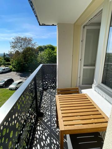 Location                                                      Appartement
                        
                     2 pièces                      52 m2                     à Crosne