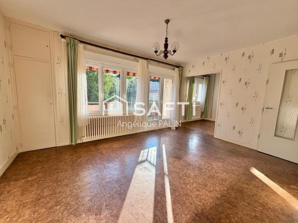Appartement lumineux avec balcon et garage.