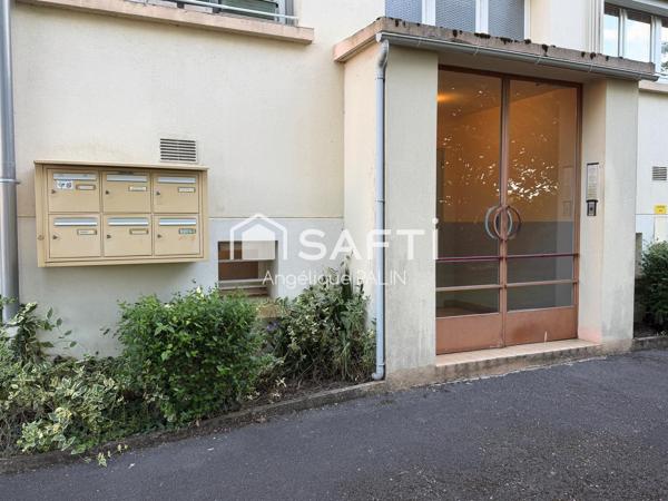 Appartement lumineux avec balcon et garage.