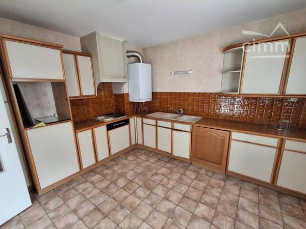 Nous vous proposons à la vente ce bel appartement type 3 situé à Blois, quartier Cabochon/Quinière.