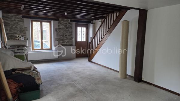 À découvrir : maison de village mitoyenne d’un côté, offrant de beaux volumes et un potentiel intéressant, idéale pour une famille ou un projet d’investissement.

Au rez-de-chaussée
Vous trouverez une grande pièce de vie conviviale comprenant une cuisine ouverte, un espace salon / salle à manger (travaux à prévoir sol et cuisine)
Un WC indépendant, une cave ainsi qu’une sortie donnant directement accès à la cour complètent ce niveau. La cour offre la possibilité d’aménager une terrasse selon vos envies.

Au 1er étage
Deux grandes chambres récemment rénovées, offrant de beaux espaces et une utilisation immédiate, salle de bain avec douche

Au 2ème étage
Deux chambres supplémentaires, dont une chambre mansardée, permettant d’accueillir famille, enfants ou de créer un espace bureau (travaux à prévoir le sol)

Les atouts
Maison de village mitoyenne d’un côté
4 chambres
Grande pièce de vie
Cave
Cour avec potentiel d’aménagement en terrasse
Chauffage au gaz
DPE : classe D
Beau potentiel familial ou locatif

Une maison pleine de possibilités, à découvrir sans tarder !

Pour plus d’informations ou organiser une visite, contactez-moi.