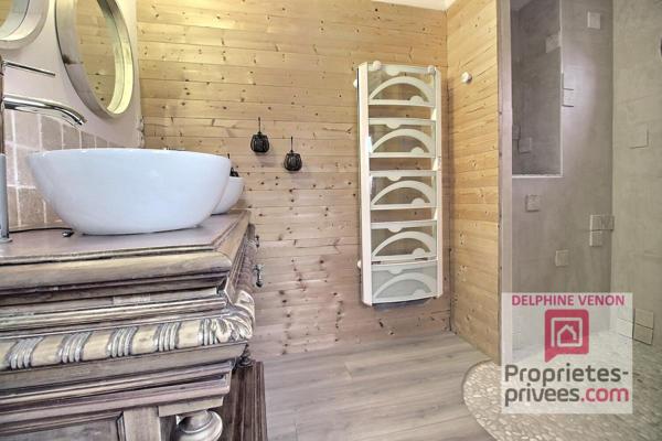 Maison bourgeoise de 225 m² classe énergie C avec double garage et jardin en centre ville de Châteauneuf sur Loire