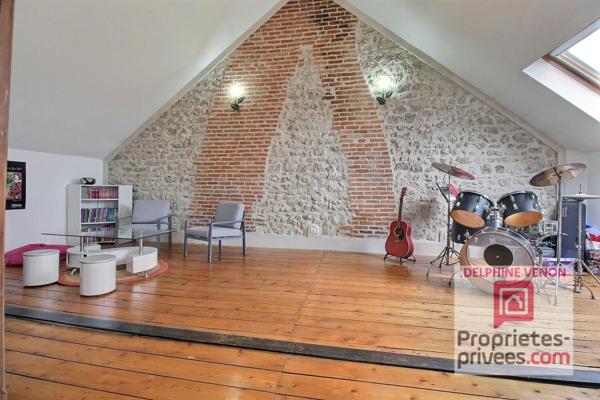 Maison bourgeoise de 225 m² classe énergie C avec double garage et jardin en centre ville de Châteauneuf sur Loire