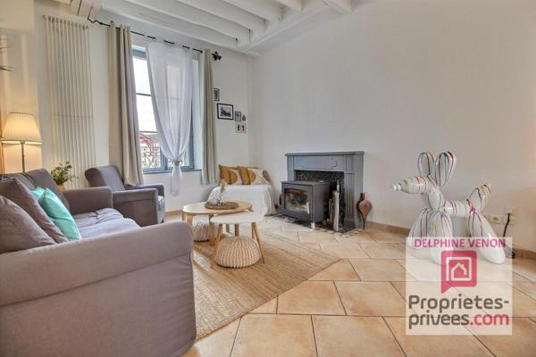 Maison bourgeoise de 225 m² classe énergie C avec double garage et jardin en centre ville de Châteauneuf sur Loire