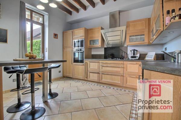 Maison bourgeoise de 225 m² classe énergie C avec double garage et jardin en centre ville de Châteauneuf sur Loire