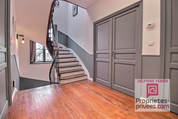 Maison bourgeoise de 225 m² classe énergie C avec double garage et jardin en centre ville de Châteauneuf sur Loire