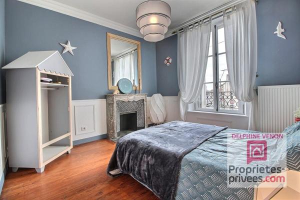 Maison bourgeoise de 225 m² classe énergie C avec double garage et jardin en centre ville de Châteauneuf sur Loire