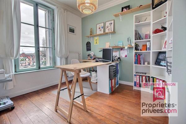Maison bourgeoise de 225 m² classe énergie C avec double garage et jardin en centre ville de Châteauneuf sur Loire
