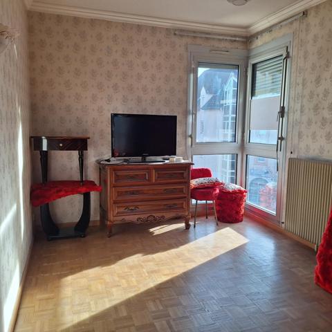 Appartement centre ville avec 3 chambres .