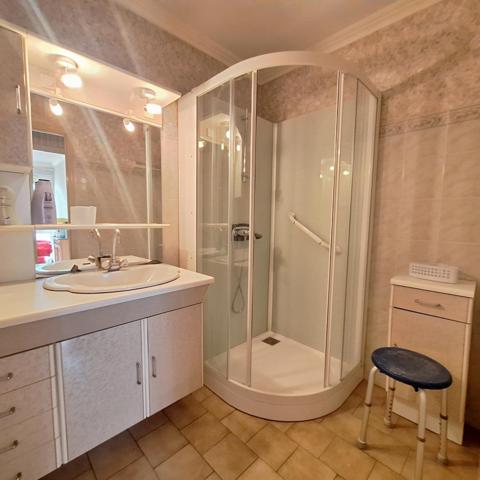 Appartement centre ville avec 3 chambres .