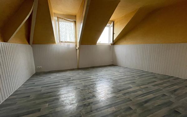 Immeuble à vendre    5 pièces • 152 m2 Carhaix-Plouguer