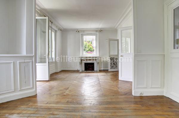 Maison de charme, classée, 7 pièces et joli jardin ensoleillé