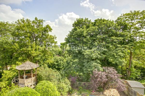 Maison de charme, classée, 7 pièces et joli jardin ensoleillé