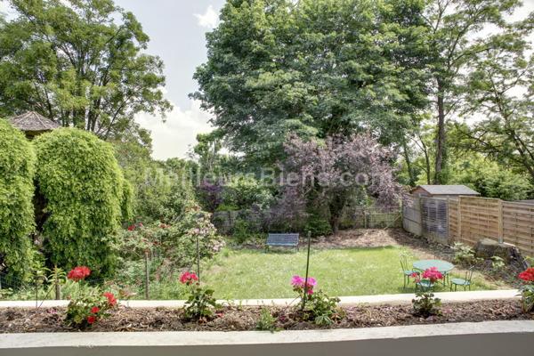 Maison de charme, classée, 7 pièces et joli jardin ensoleillé