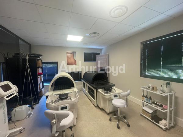 Bureaux à louer à Loos espaces aménagés et balcon proche de Lille