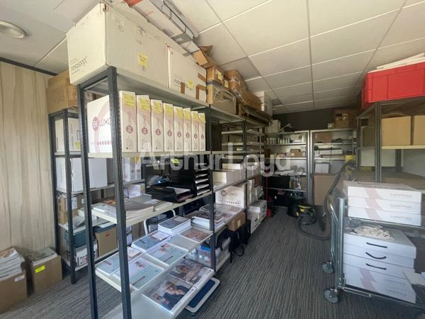 Bureaux à louer à Loos espaces aménagés et balcon proche de Lille