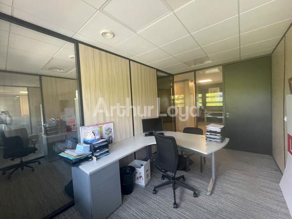 Bureaux à louer à Loos espaces aménagés et balcon proche de Lille