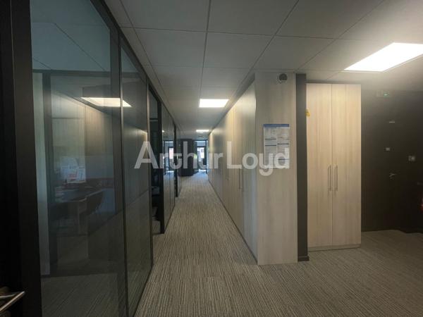 Bureaux à louer à Loos espaces aménagés et balcon proche de Lille