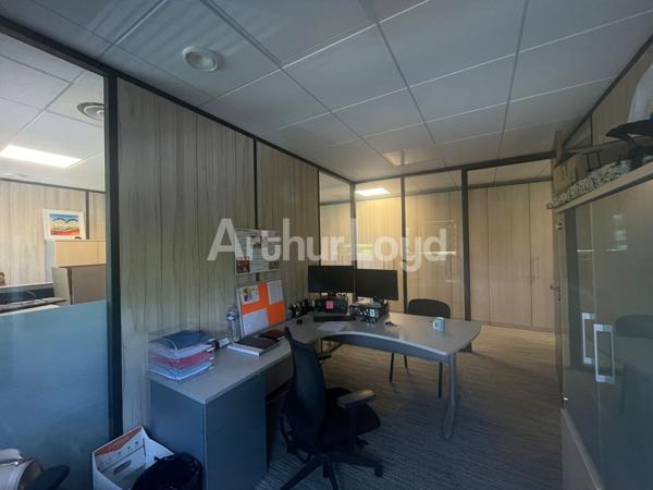 Bureaux à louer à Loos espaces aménagés et balcon proche de Lille