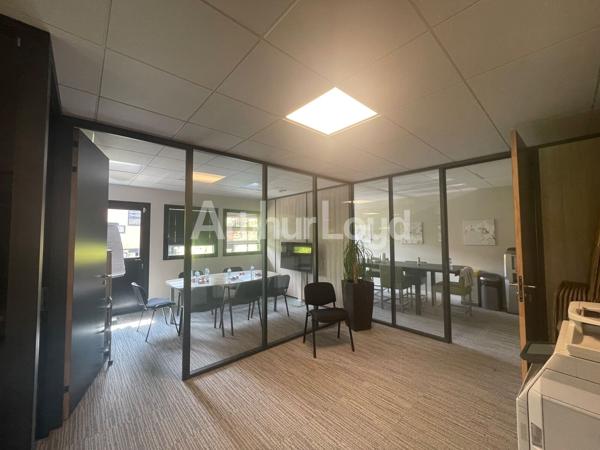 Bureaux à louer à Loos espaces aménagés et balcon proche de Lille