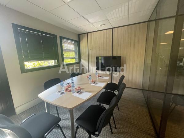 Bureaux à louer à Loos espaces aménagés et balcon proche de Lille