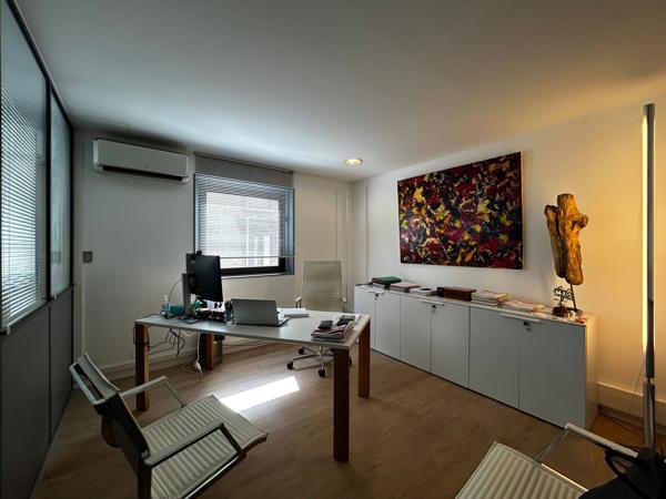Bureaux à vendre à Bordeaux centre 132 m² avec ascenseur et belle luminosité