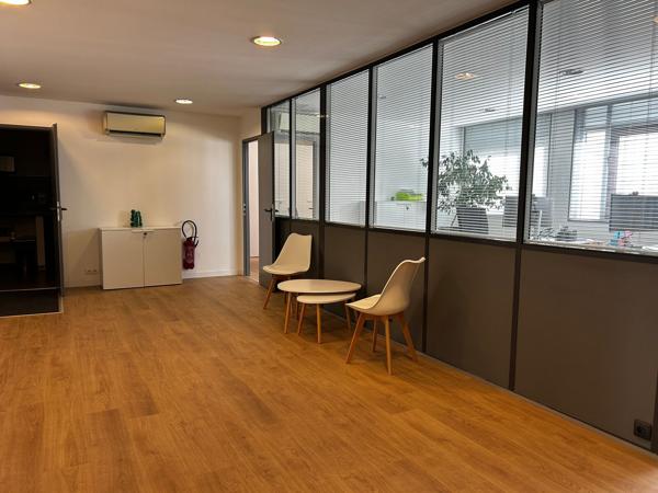 Bureaux à vendre à Bordeaux centre 132 m² avec ascenseur et belle luminosité