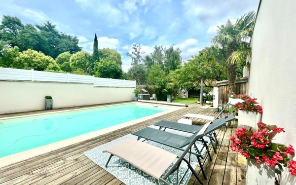 Maison à vendre    5 pièces •  Bordeaux