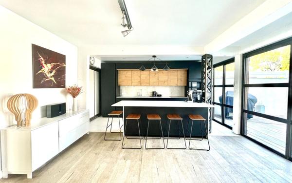 Maison à vendre    5 pièces •  Bordeaux