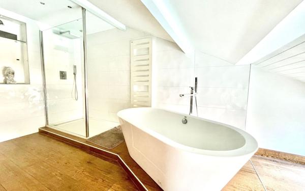 Maison à vendre    5 pièces •  Bordeaux